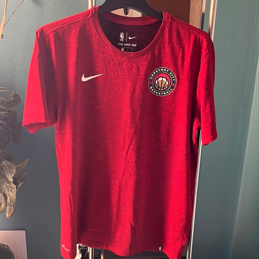 Pelicans basketball t shirt